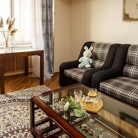 Золотой Квадрат 60 Кв2 Apartman Almati Kültér fotó
