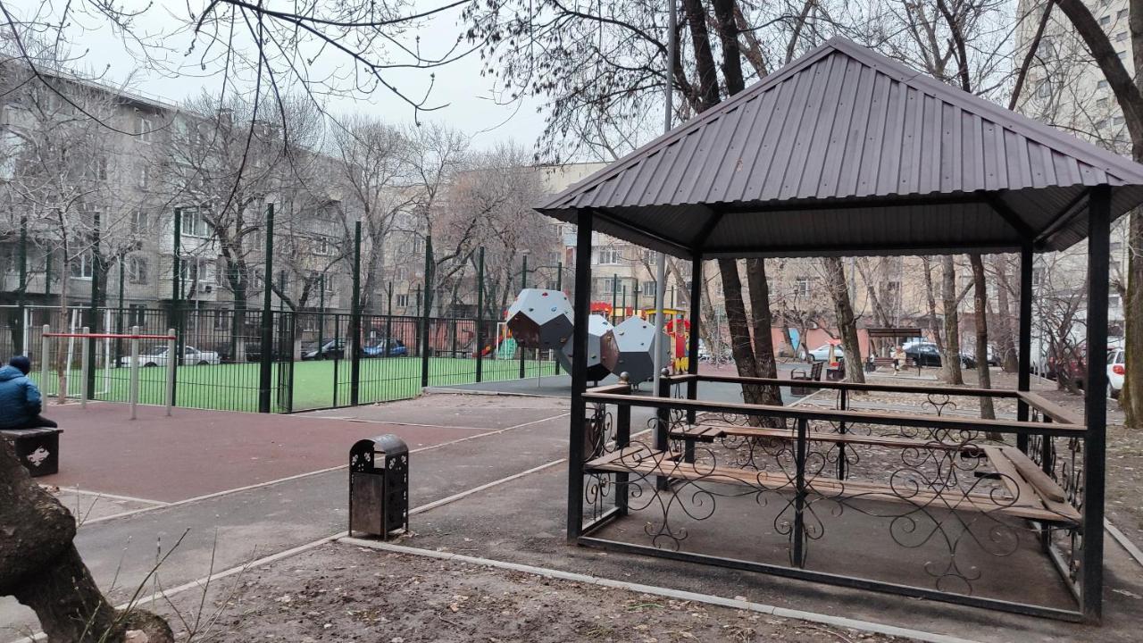 Золотой Квадрат 60 Кв2 Apartman Almati Kültér fotó