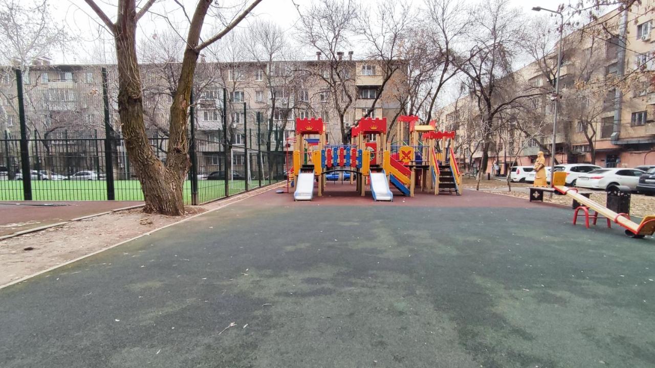Золотой Квадрат 60 Кв2 Apartman Almati Kültér fotó