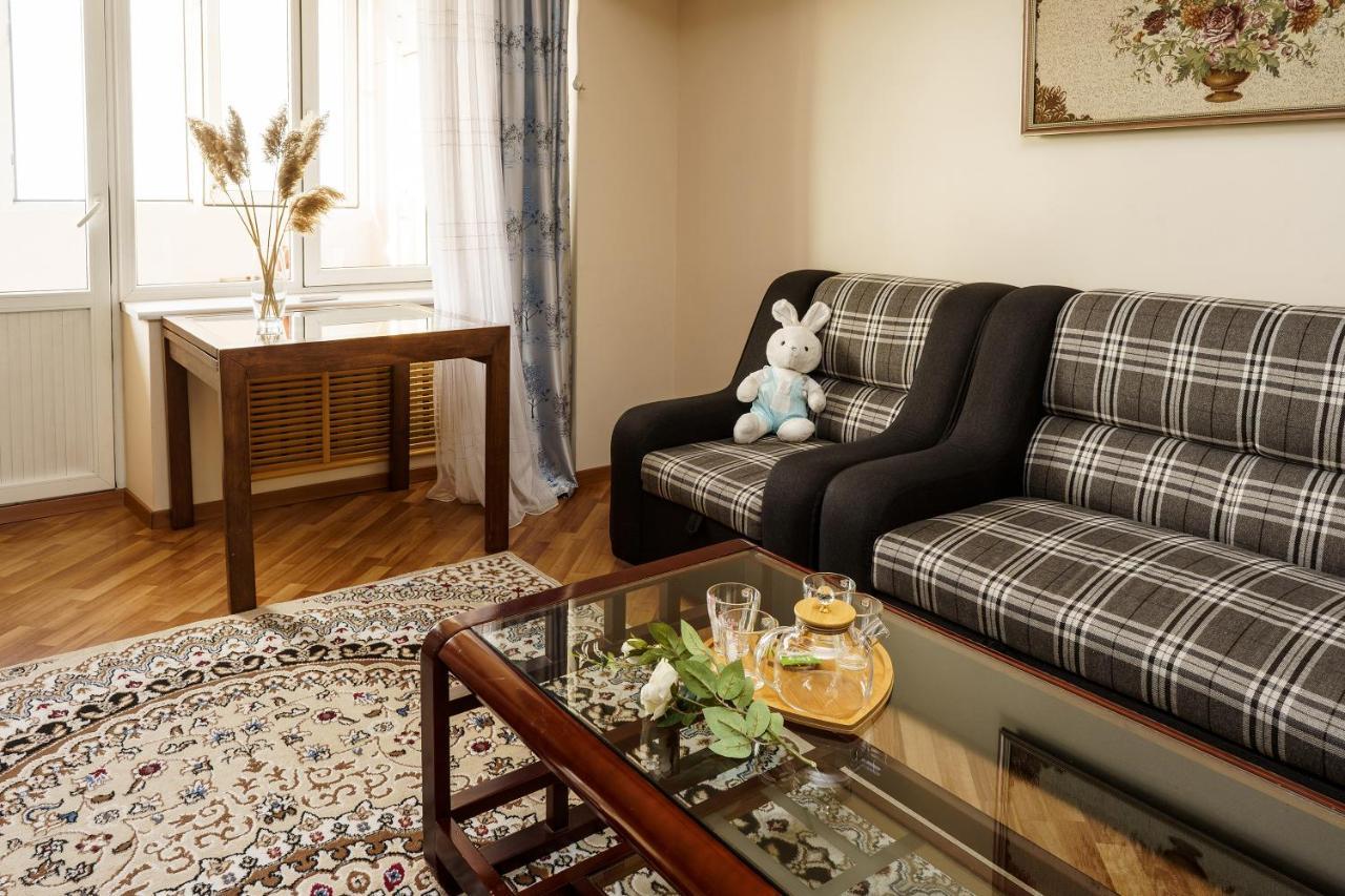 Золотой Квадрат 60 Кв2 Apartman Almati Kültér fotó