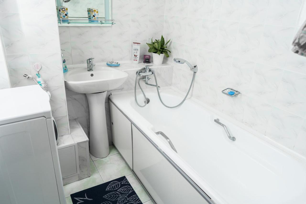 Золотой Квадрат 60 Кв2 Apartman Almati Kültér fotó