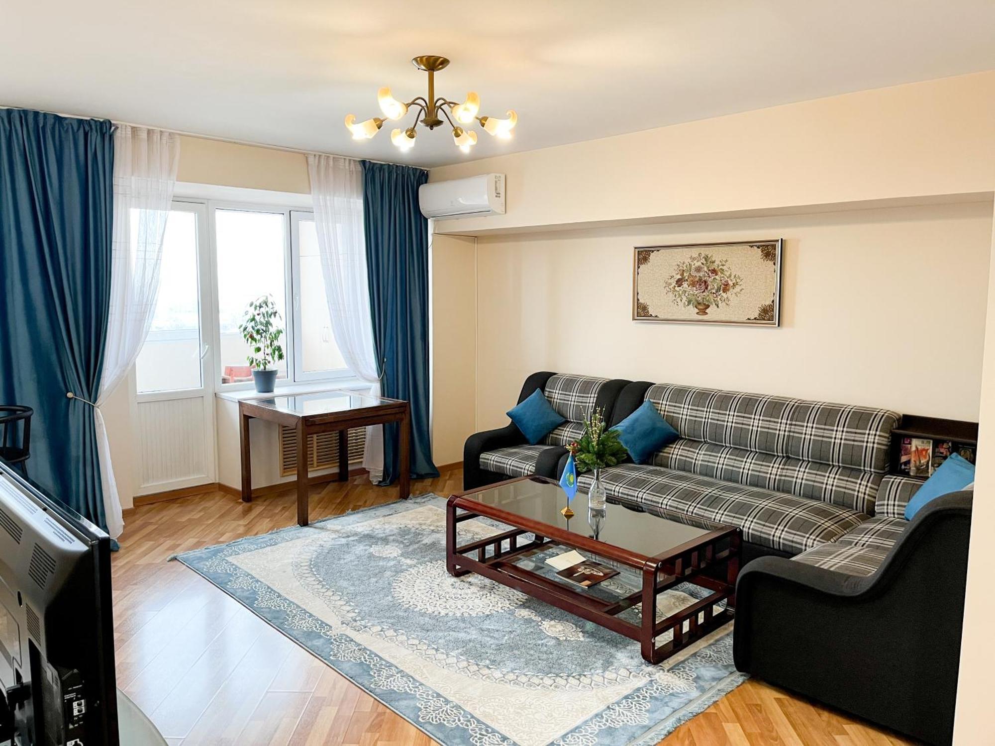 Золотой Квадрат 60 Кв2 Apartman Almati Kültér fotó